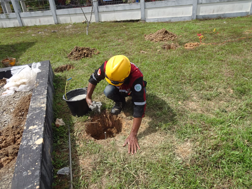 Installing DCS-10 into Grounding Rod